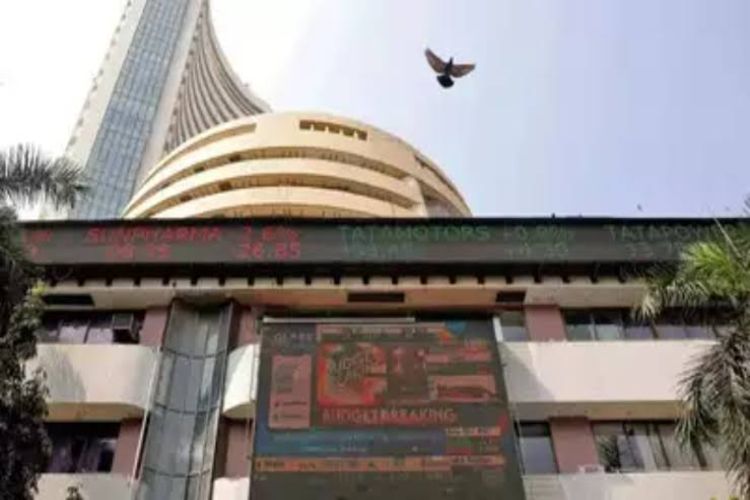 Selling in IT stocks halts five-day rally, Sensex falls 607 points