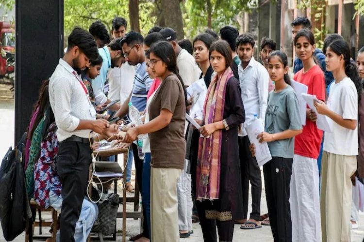 Medical colleges should not grant leave to students during NEET-UG re-examination period: NMC