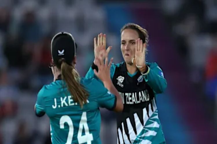 New Zealand keep their hopes alive with a thrilling win over Ireland