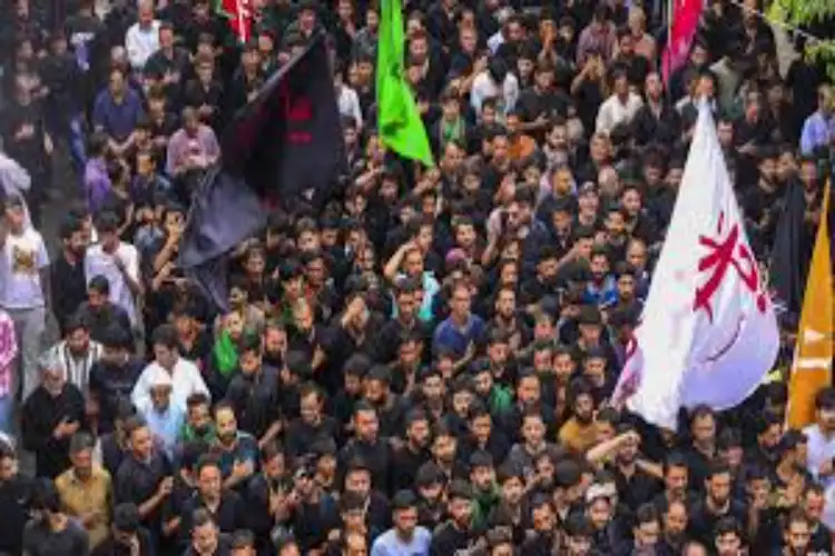 J-K: Shia Muslims gather in large numbers for 8th Muharram procession in Srinagar