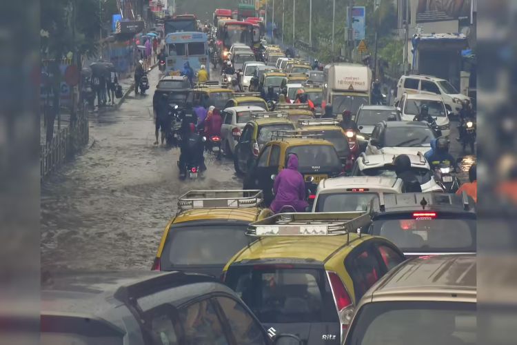 Over 200 mm of rain lashes Mumbai as monsoon arrives, train services affected