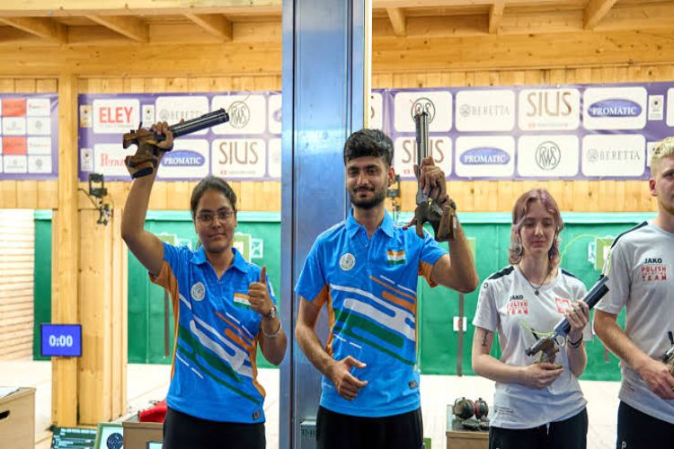 Vanshika and Narwal won silver medals in the Junior World Championships