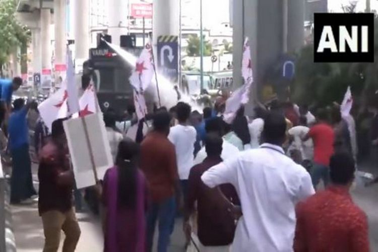 CPI(M) youth and student organisations stage protest in Kerala