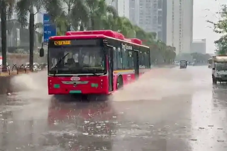 Maharashtra: Rain lashes parts of Mumbai; IMD issues yellow alert
