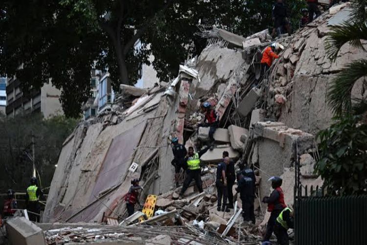 32 people killed and 700 injured after earthquake: Venezuela's acting president