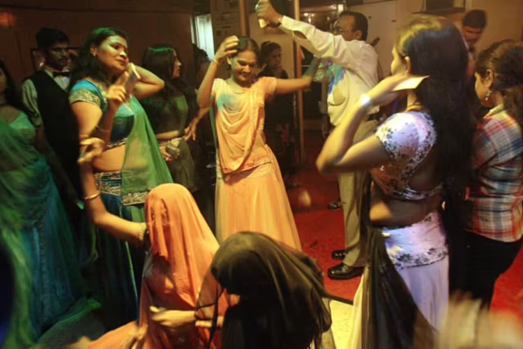 Preparations for strict action against dance bars, law to be amended
