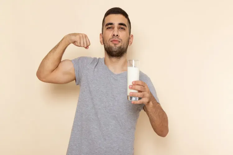 Is drinking milk on an empty stomach beneficial? Find out its benefits and drawbacks.