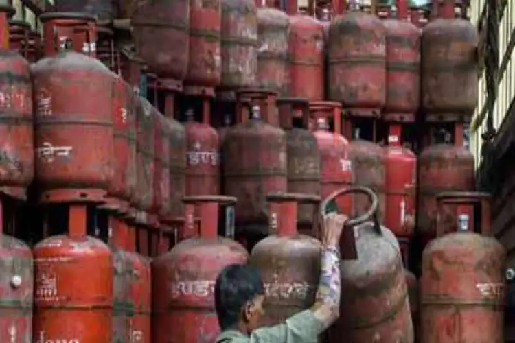 Commercial LPG price drops by Rs 183.50 in Delhi; now at Rs 2,930