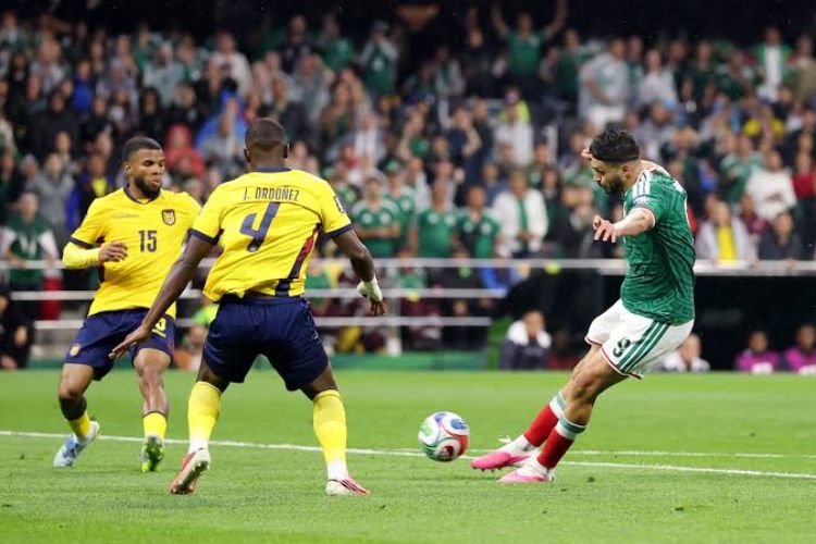 Mexico beats Ecuador for first knockout win in 40 years