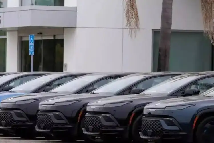 Mahindra closes in on Tata in EV race; Hyundai defies growth trend