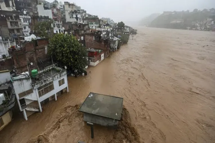 Torrential rain in Jammu and Kashmir's Bhalesa; risk of landslides; people advised to remain alert.