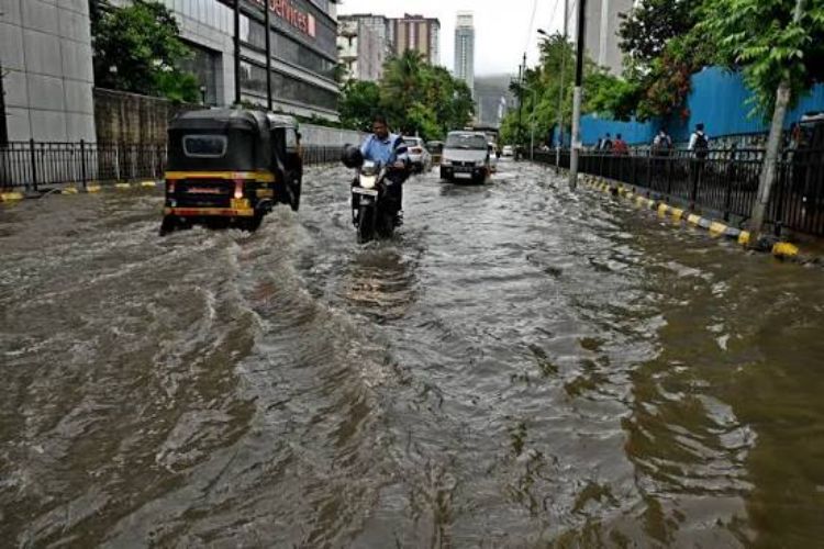 Heavy rains in several parts of Mumbai cause waterlogging