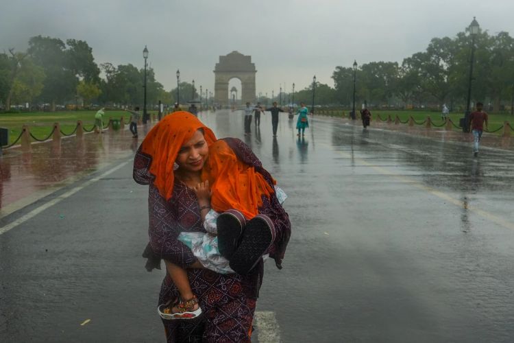 Southwest monsoon reaches Delhi, moderate rain lashes many areas