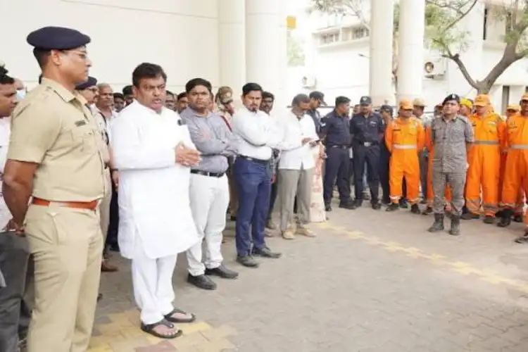 Seven Bihar labourers die as Bengaluru quarry collapses; K'taka CM warns owners of legal consequences