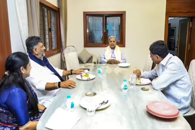 After a month, Shivakumar and his family reached Siddaramaiah's house.