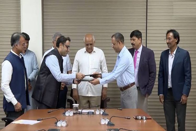 Agreement for financing Rs 1 lakh crore with HUDCO: Chief Minister