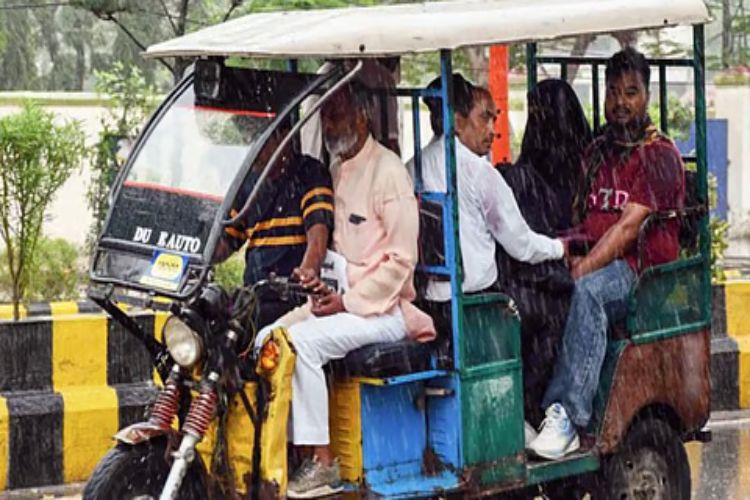 Delhi e-rickshaw drivers fear app-based 'battery shutdown' amid safety concerns