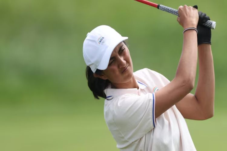 Diksha shares lead with four other golfers, Aditi finishes seventh