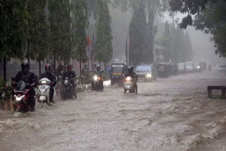'Red alert' issued for heavy rain in Mumbai