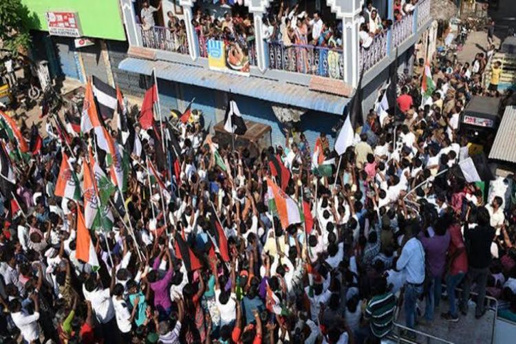 DMK chief Stalin leaves for London; large gathering of party workers disrupts traffic