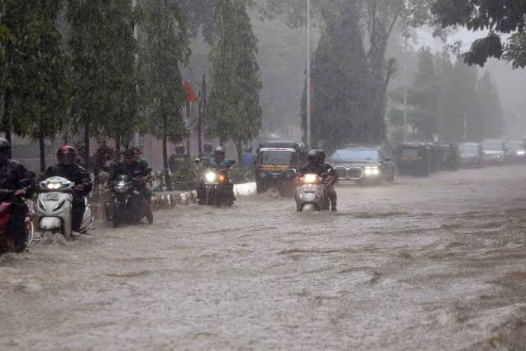 'Red' alert issued for Mumbai, Thane and Raigad due to extremely heavy rainfall