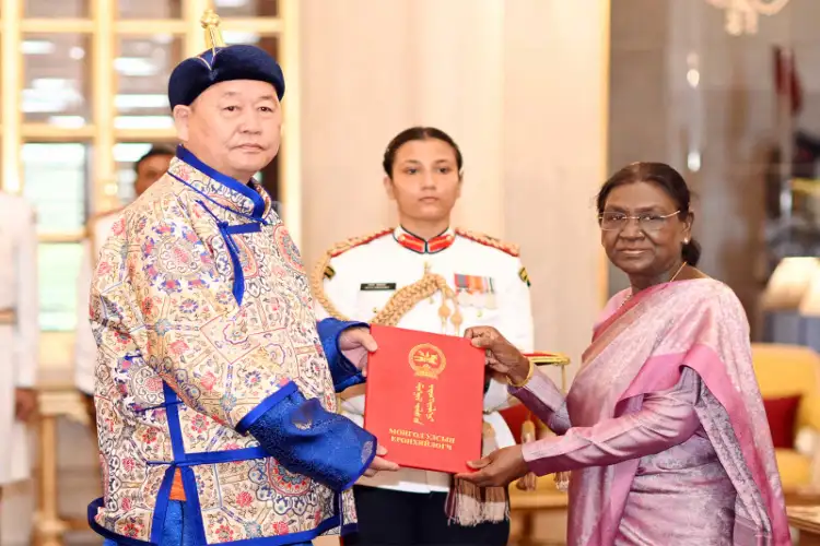 Envoys of six nations present their credentials to President Murmu
