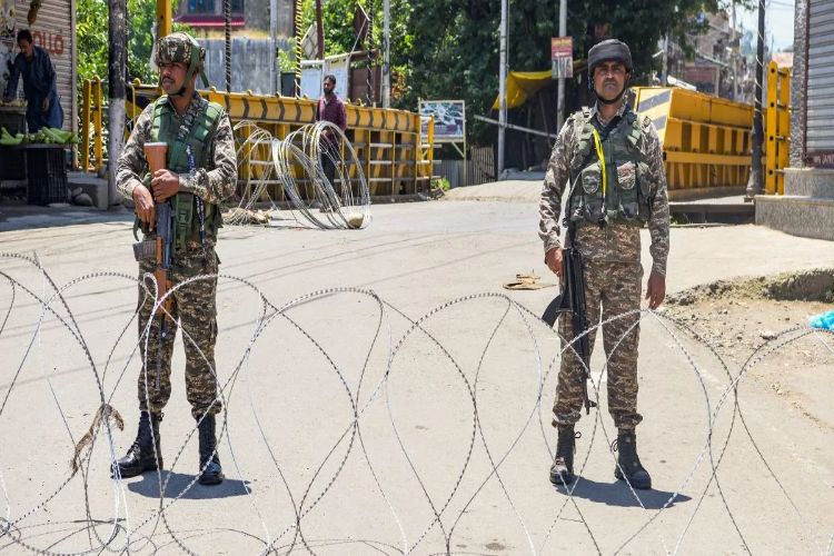 Search continues for two terrorists in Shopian
