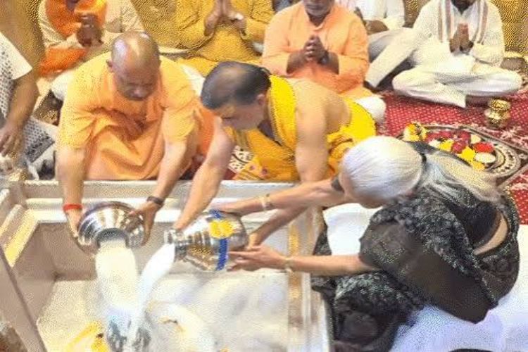 which are attacking Sanatan Aastha regarding offerings: Yogi