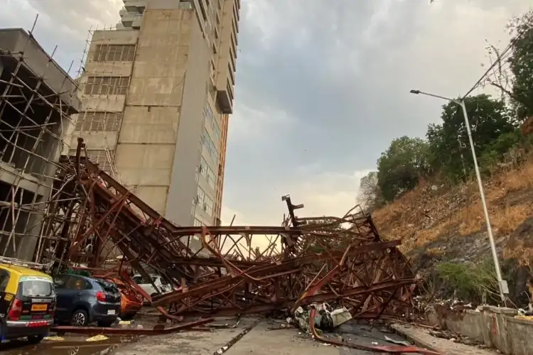 Mumbai: 3 injured after G+1 building partially collapses in Wadala