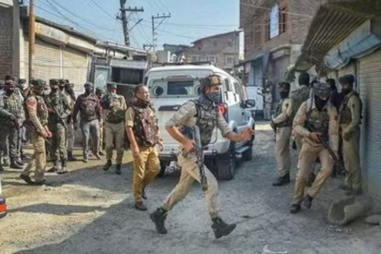 Lashkar-e-Taiba terrorist killed in encounter in Jammu and Kashmir's Shopian