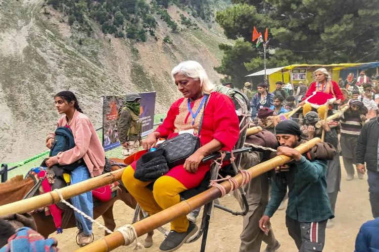 Amarnath Yatra: This year's largest batch of 9,837 pilgrims leaves from Jammu