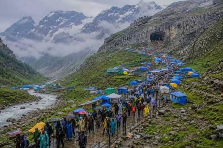 Amarnath Yatra: This year's largest batch of 9,837 pilgrims leaves from Jammu