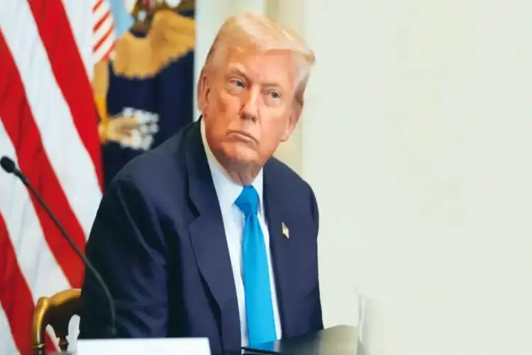 Indian markets tank after Trump signals end of peace negotiations with Iran, late sell-off triggered