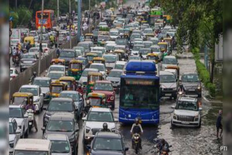Rain causes waterlogging in some areas of Delhi, affecting traffic