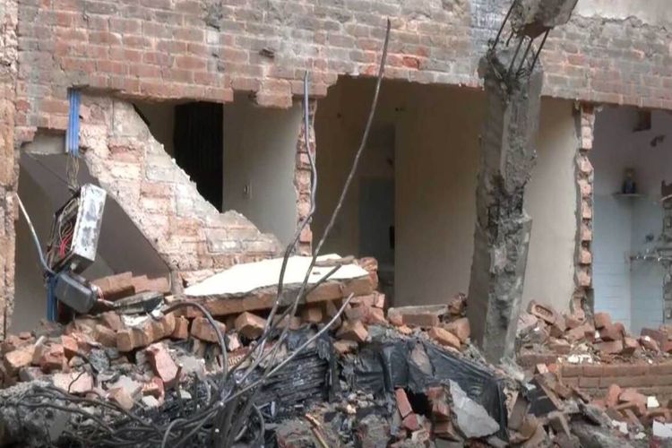 Death toll in Delhi's Rohini building collapse rises to three, FIR registered