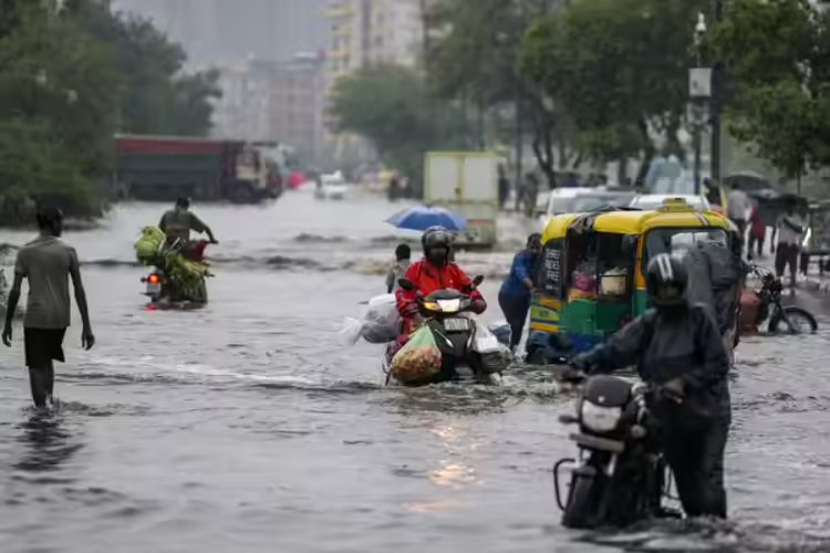 IMD issues red alert for Delhi