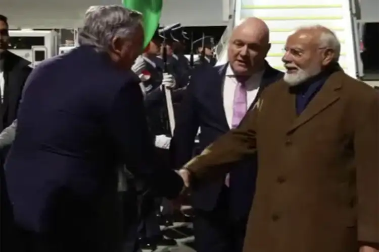 PM Modi lands in Auckland, greeted by PM Luxon