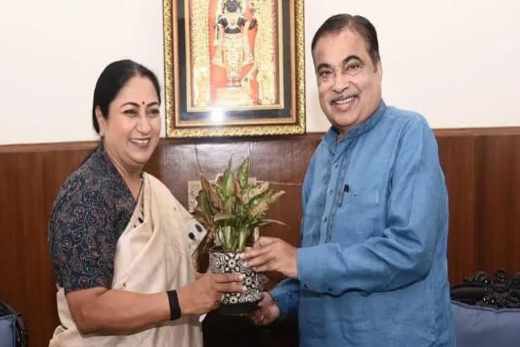 Rekha Gupta urged Gadkari to grant Mandi Road the status of a national highway.