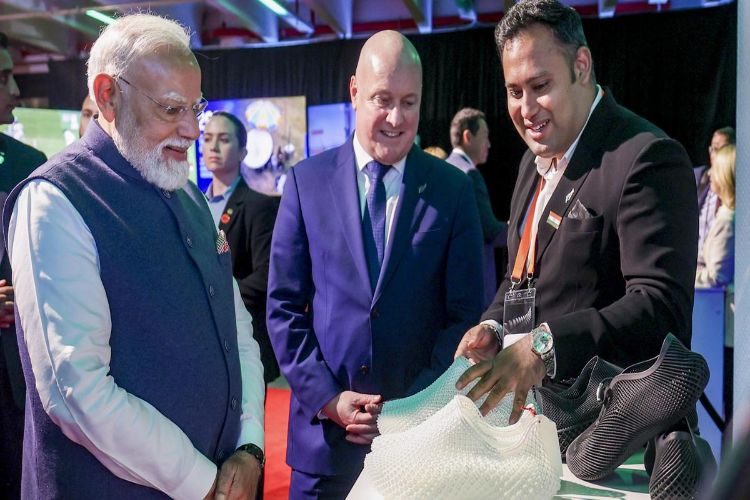 Modi visits sports exhibition in New Zealand