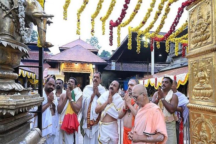 Kerala Chief Minister Satheesan visits Kollur Mookambika Temple