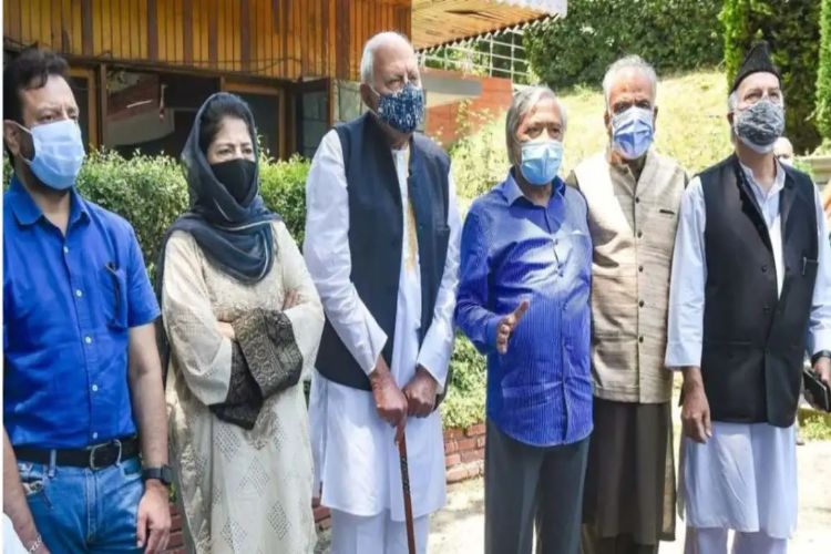 Jammu and Kashmir leaders pay tribute to those killed in the 1931 protests