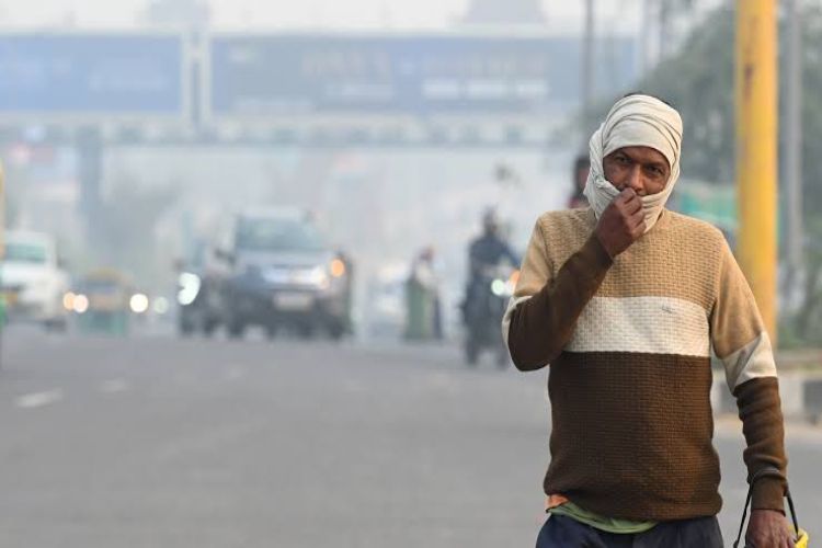 Humidity and heat increased in Delhi morning, air quality remained 'poor' for the second consecutive day.