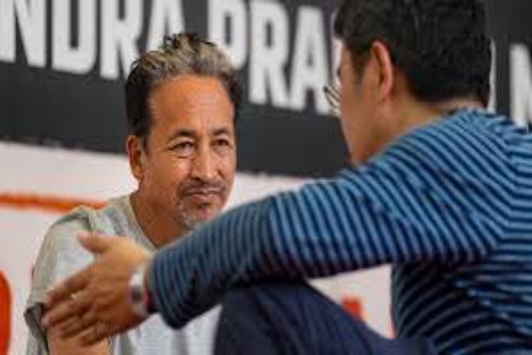 Uddhav supported the movement of CJP and Sonam Wangchuk