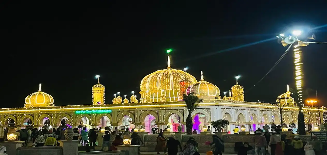 The Urs of a Muslim elder at Nagpur's Tajbagh is inaugurated every year by the Hindu royal family.