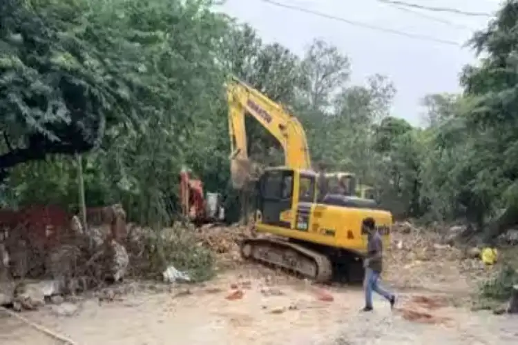 Delhi government demolishes illegal shrine to facilitate Pitampura-Shalimar Bagh road widening