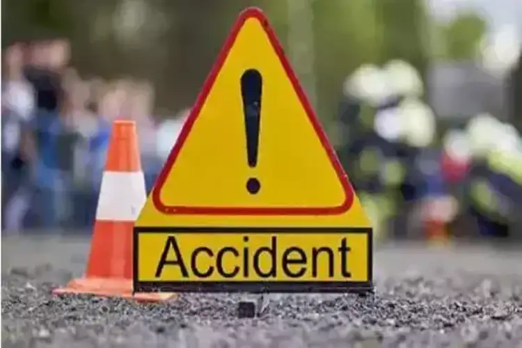 Delhi: 12-year-old schoolgirl dies after falling from e-rickshaw, comes under bus near Majlis Park Metro Station
