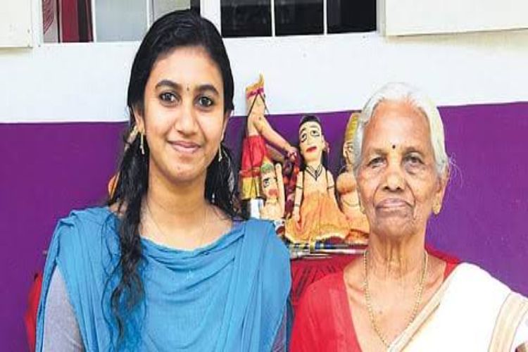 Renowned artist of the rare puppet art 'Nokkuvidya Paavakkali'