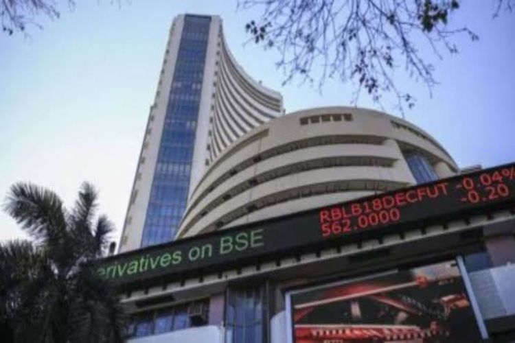 Sensex, Nifty rise in early trade on buying of IT companies' shares