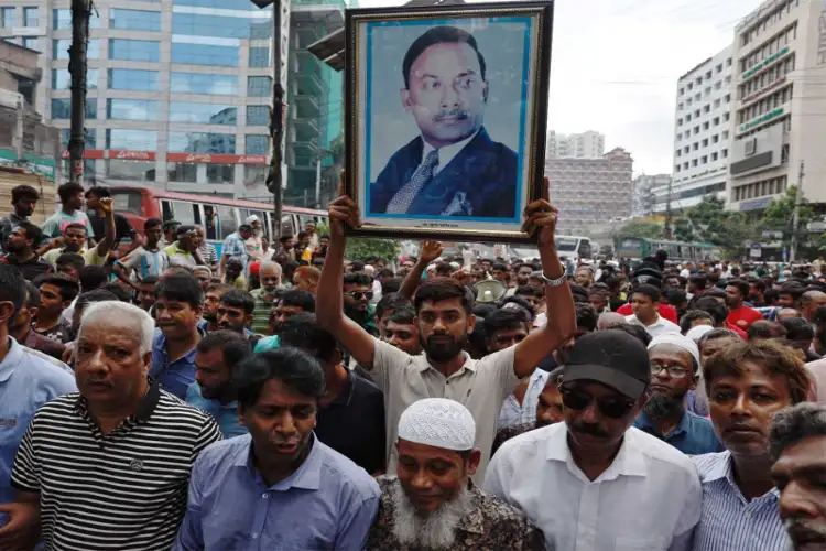 Bangladesh: DB hands over fugitive Retd Major Muzaffar Hossain, accused in former President Rahman murder case, to army