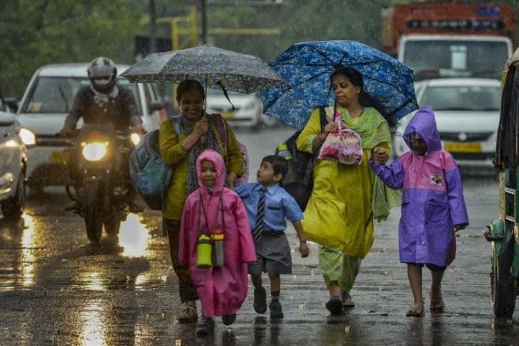 Light rain and humid weather expected in Delhi